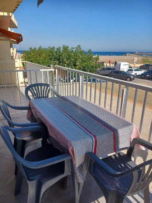 Superbe Appartement Avec Vue Sur Le Port Et Plage Saint-Pierre-la-Mer  Exterior foto